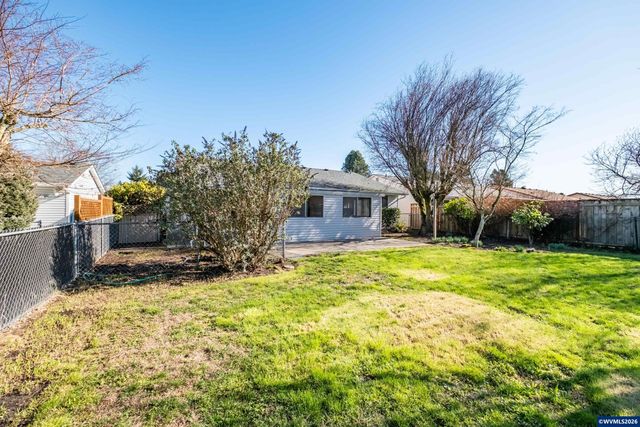 309 S Columbia Dr, Woodburn, OR 97071