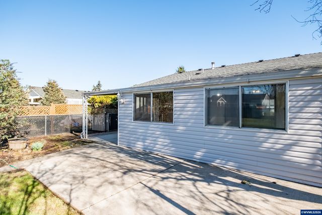 309 S Columbia Dr, Woodburn, OR 97071
