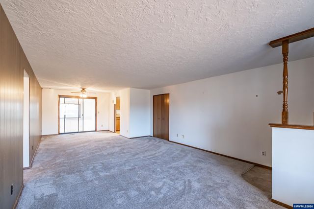 309 S Columbia Dr, Woodburn, OR 97071