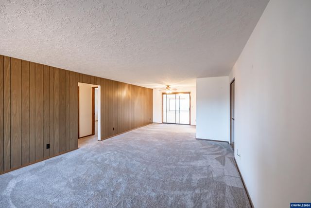 309 S Columbia Dr, Woodburn, OR 97071