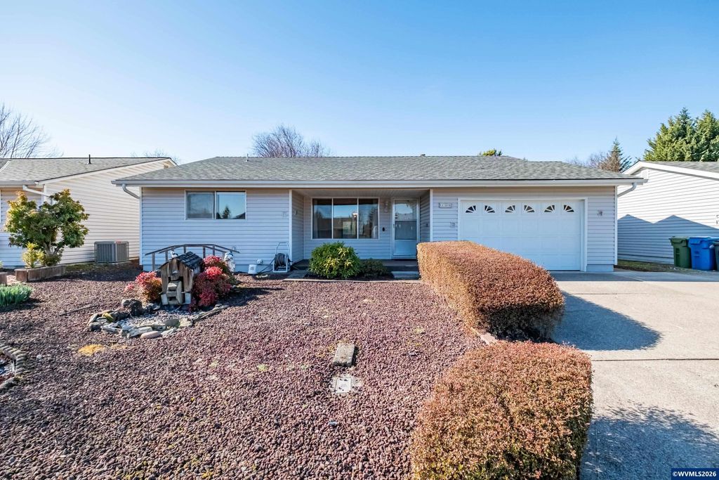 309 S Columbia Dr, Woodburn, OR 97071