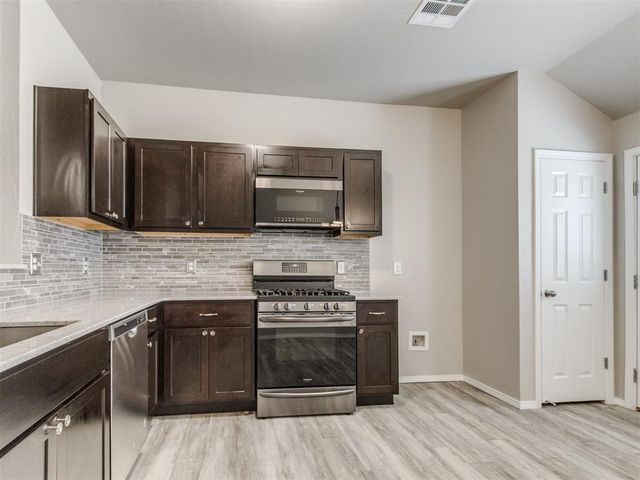 452 Fox Den Drive, Newcastle, OK 73065