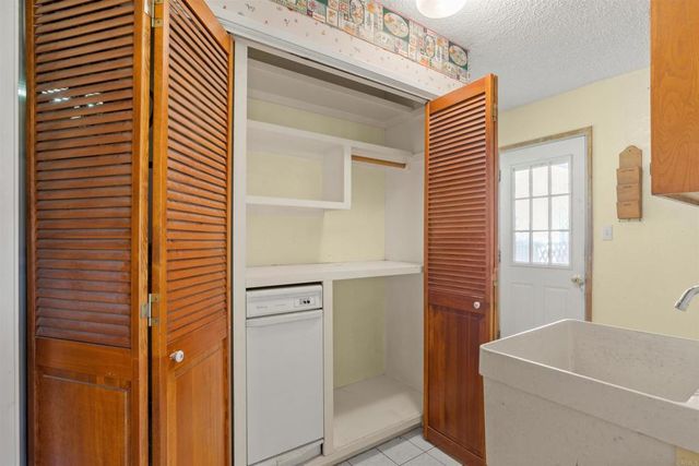 1060 Evergreen Lane, Vista, CA 92084