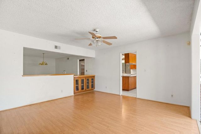 1060 Evergreen Lane, Vista, CA 92084