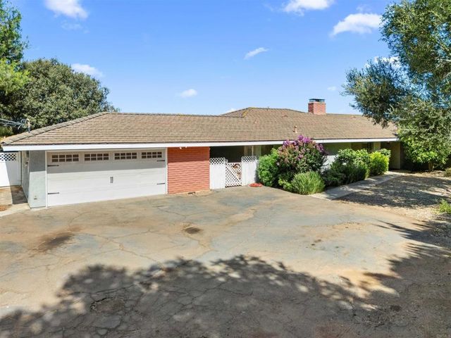 1060 Evergreen Lane, Vista, CA 92084
