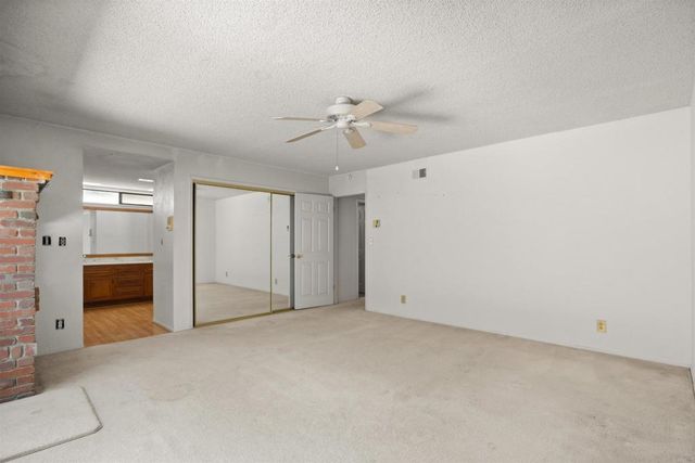 1060 Evergreen Lane, Vista, CA 92084