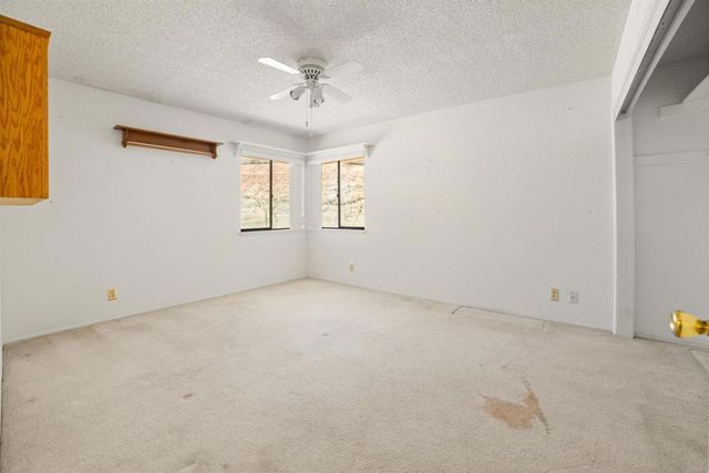 1060 Evergreen Lane, Vista, CA 92084