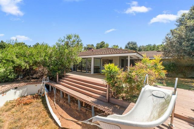 1060 Evergreen Lane, Vista, CA 92084