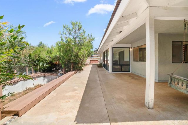 1060 Evergreen Lane, Vista, CA 92084