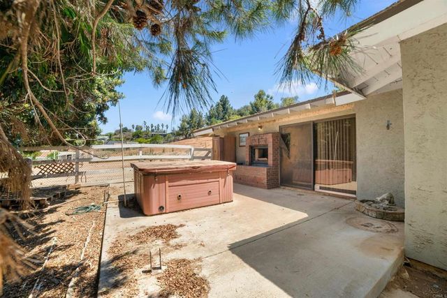 1060 Evergreen Lane, Vista, CA 92084