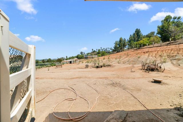 1060 Evergreen Lane, Vista, CA 92084
