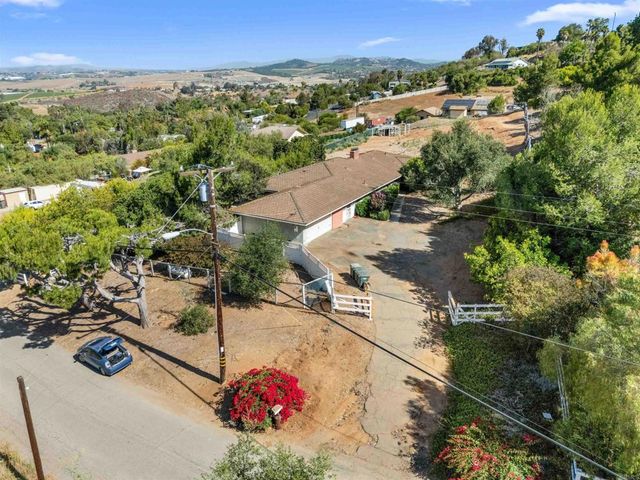 1060 Evergreen Lane, Vista, CA 92084