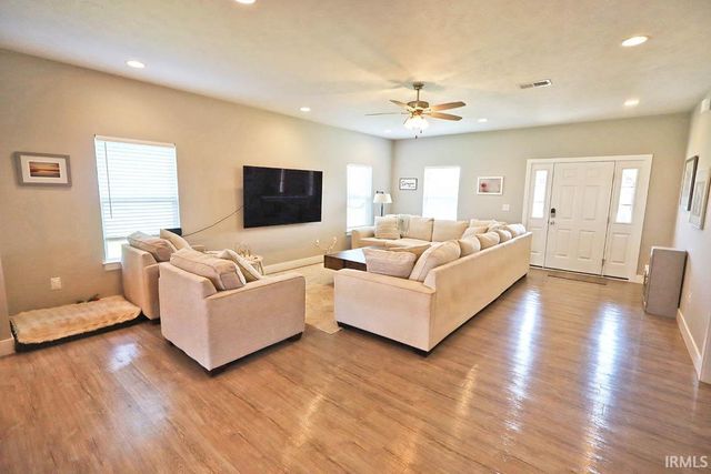 19202 Braeburn Drive, Evansville, IN 47725