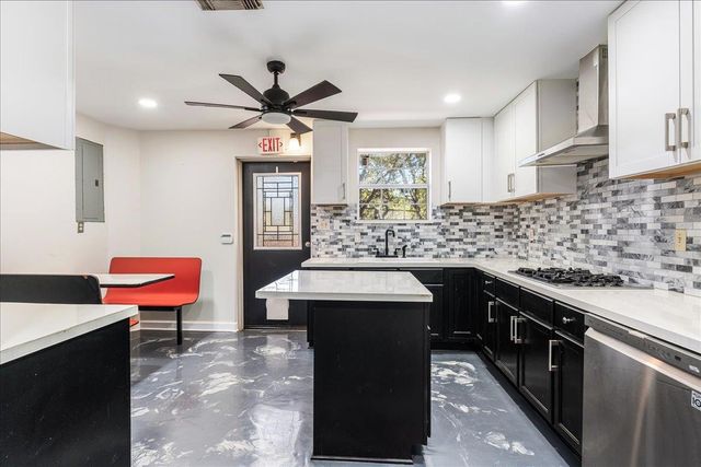 2505 Pace Bend RD S, Spicewood, TX 78669