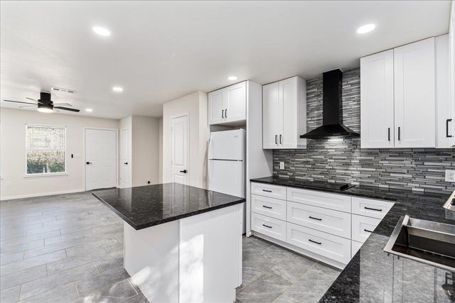 2505 Pace Bend RD S, Spicewood, TX 78669