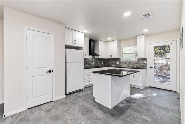 2505 Pace Bend RD S, Spicewood, TX 78669