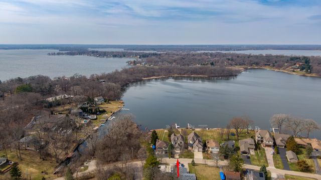 38856 N Cedar Crest Drive, Lake Villa, IL 60046