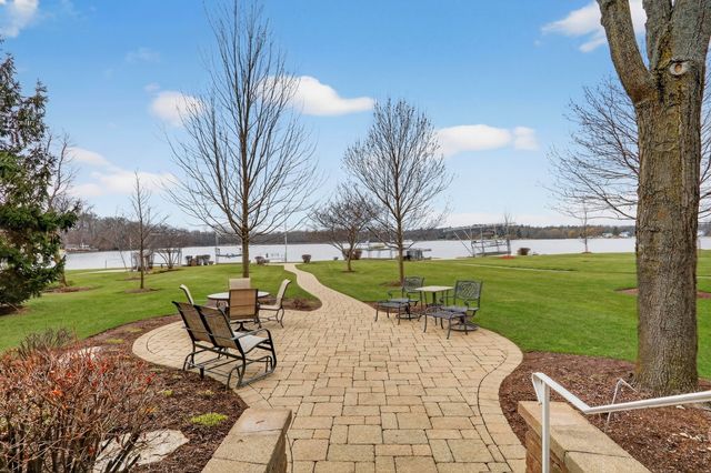 38856 N Cedar Crest Drive, Lake Villa, IL 60046