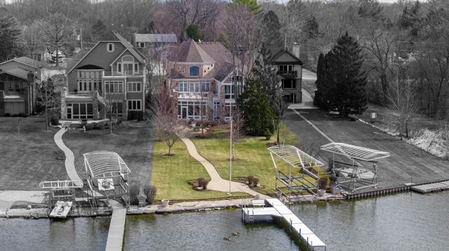 38856 N Cedar Crest Drive, Lake Villa, IL 60046