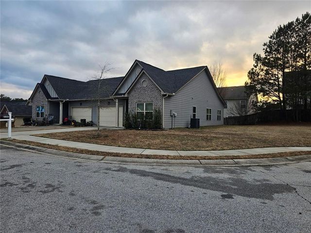 2153 Red Oak Circle, Union City, GA 30291