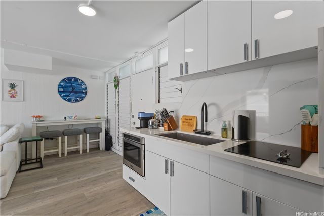 2987 Kalakaua Avenue 304, Honolulu, HI 96815