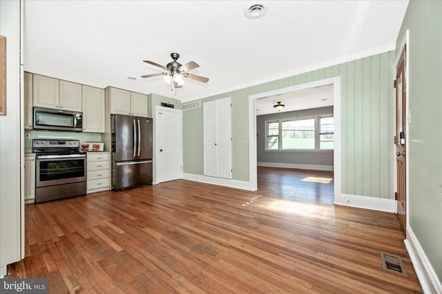 1403 STREAKER RD, Sykesville, MD 21784