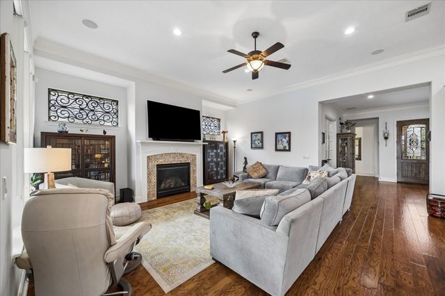 95 Lake View Loop, Fulshear, TX 77441