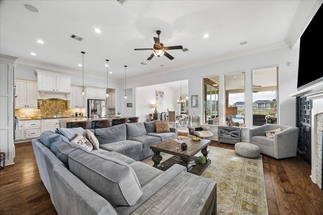 95 Lake View Loop, Fulshear, TX 77441