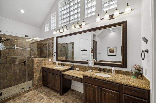 95 Lake View Loop, Fulshear, TX 77441