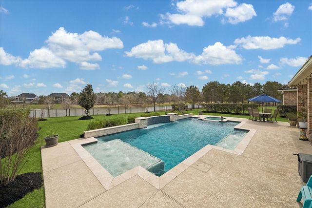 95 Lake View Loop, Fulshear, TX 77441