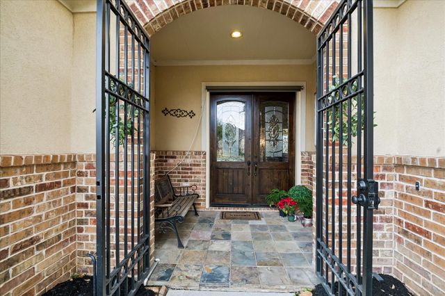 95 Lake View Loop, Fulshear, TX 77441