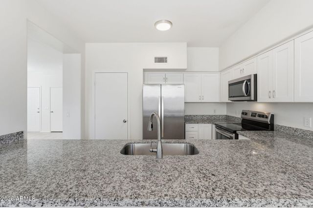 8710 E KILAREA Avenue, Mesa, AZ 85209