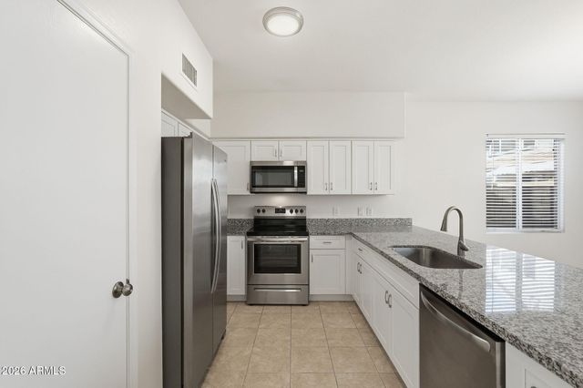 8710 E KILAREA Avenue, Mesa, AZ 85209