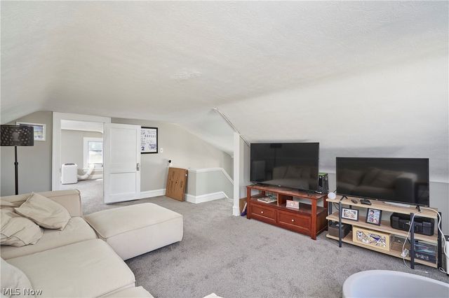 1658 Saint Charles Avenue, Lakewood, OH 44107