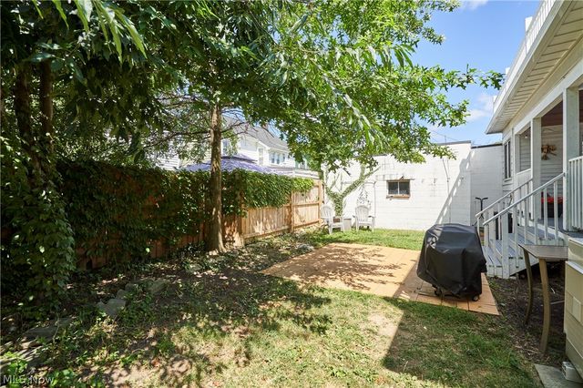 1658 Saint Charles Avenue, Lakewood, OH 44107