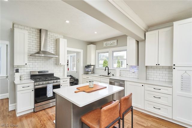 1658 Saint Charles Avenue, Lakewood, OH 44107