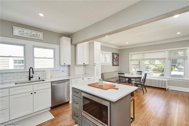 1658 Saint Charles Avenue, Lakewood, OH 44107