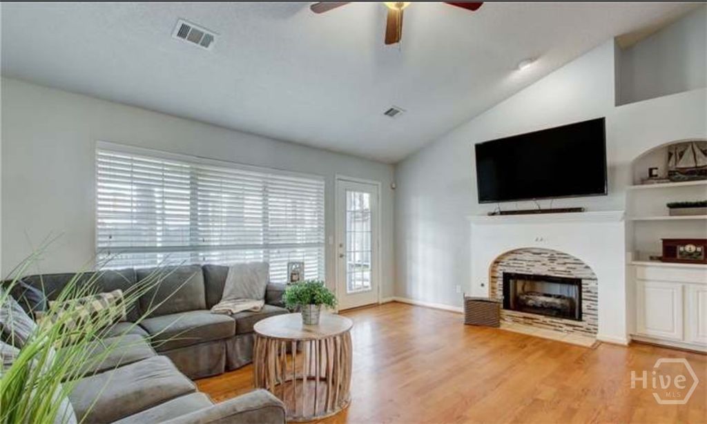 Image 6 of property listing at 127 Sweet Gum Road, Savannah, GA 31410