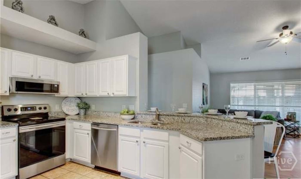 Image 8 of property listing at 127 Sweet Gum Road, Savannah, GA 31410