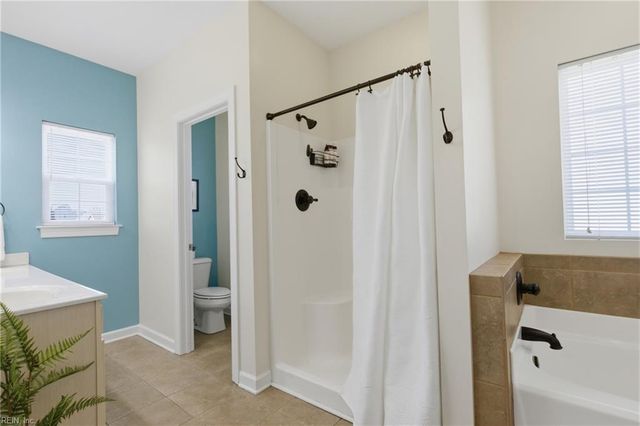 118 Creekside DR, Moyock, NC 27958