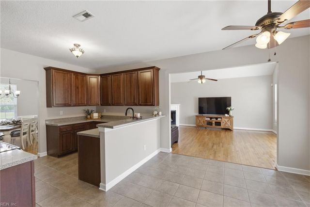 118 Creekside DR, Moyock, NC 27958