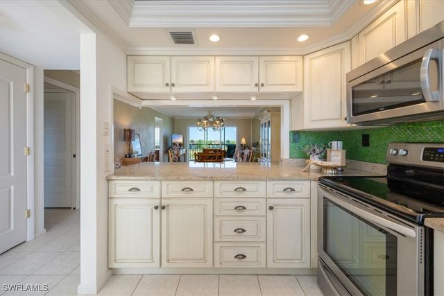 21 High Point CIR E 502, Naples, FL 34103