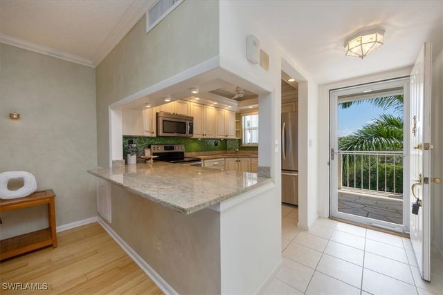 21 High Point CIR E 502, Naples, FL 34103