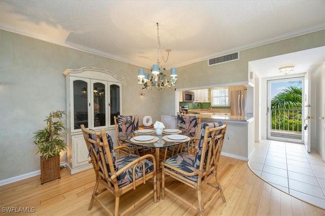 21 High Point CIR E 502, Naples, FL 34103