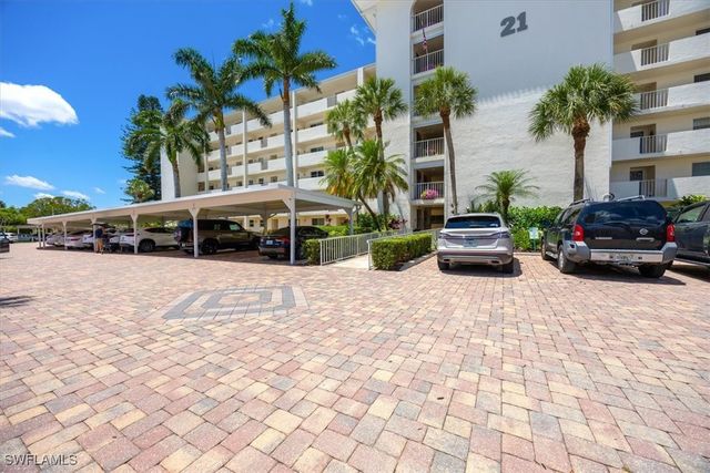 21 High Point CIR E 502, Naples, FL 34103