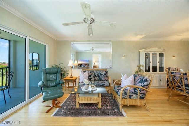 21 High Point CIR E 502, Naples, FL 34103