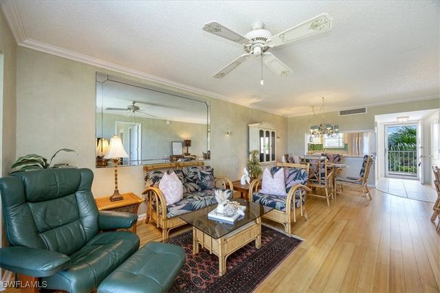 21 High Point CIR E 502, Naples, FL 34103