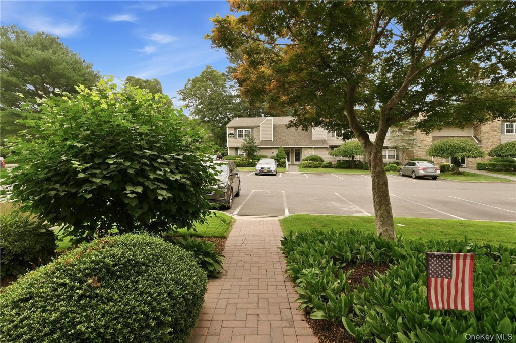 207 Lake Pointe Circle 207, Middle Island, NY 11953 — photo 4