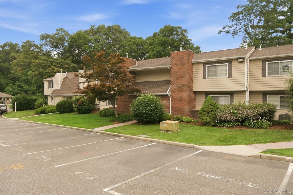 207 Lake Pointe Circle 207, Middle Island, NY 11953 — photo 5