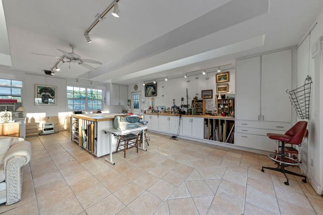 5495 Hillcrest Road, Medford, OR 97504